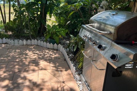 Townhouse in Hallandale Beach, Florida 3 bedrooms, 162.58 sq.m. № 2027601 - photo 18