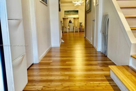 Townhouse in Hallandale Beach, Florida 3 bedrooms, 162.58 sq.m. № 2027601 - photo 4