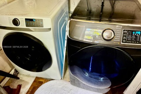 Townhouse in Hallandale Beach, Florida 3 bedrooms, 162.58 sq.m. № 2027601 - photo 5