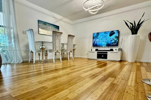 Townhouse in Hallandale Beach, Florida 3 bedrooms, 162.58 sq.m. № 2027601 - photo 9