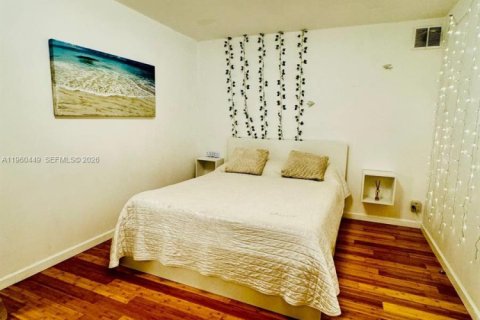 Townhouse in Hallandale Beach, Florida 3 bedrooms, 162.58 sq.m. № 2027601 - photo 29