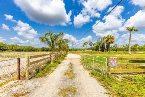 Propiedad comercial en venta en Boynton Beach, Florida № 1871551 - foto 13