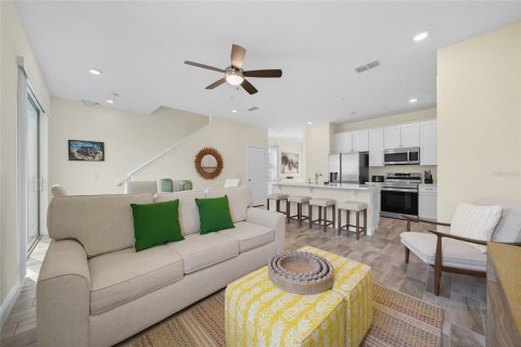 Touwnhouse à vendre à Kissimmee, Floride: 4 chambres, 159.05 m2 № 2232877 - photo 13