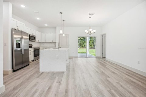 House in Citrus Springs, Florida 4 bedrooms, 144.09 sq.m. № 1771713 - photo 3