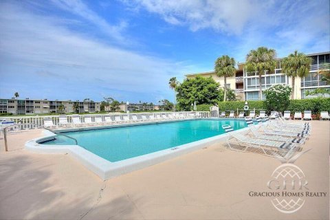 Condo in Lake Worth, Florida, 2 bedrooms  № 1128956 - photo 1