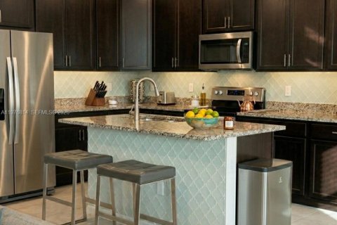 House in Pompano Beach, Florida 3 bedrooms, 113.53 sq.m. № 2040992