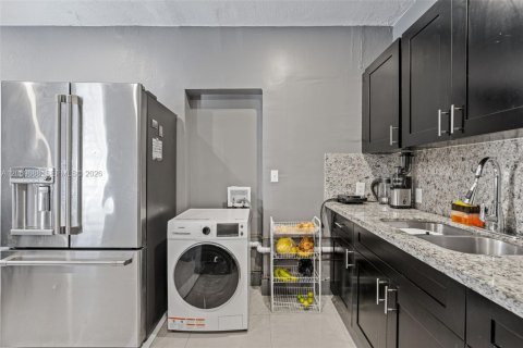 Villa ou maison à vendre à Miami, Floride: 3 chambres, 96.62 m2 № 2293970 - photo 12