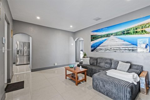 Villa ou maison à vendre à Miami, Floride: 3 chambres, 96.62 m2 № 2293970 - photo 7