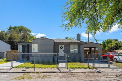 Villa ou maison à vendre à Miami, Floride: 3 chambres, 96.62 m2 № 2293970 - photo 2