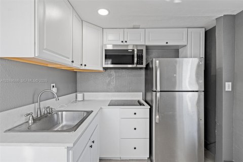 Villa ou maison à vendre à Miami, Floride: 3 chambres, 96.62 m2 № 2293970 - photo 26