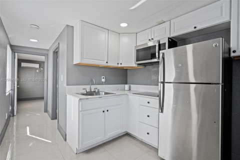 Villa ou maison à vendre à Miami, Floride: 3 chambres, 96.62 m2 № 2293970 - photo 25