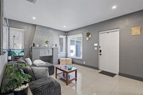 Villa ou maison à vendre à Miami, Floride: 3 chambres, 96.62 m2 № 2293970 - photo 6
