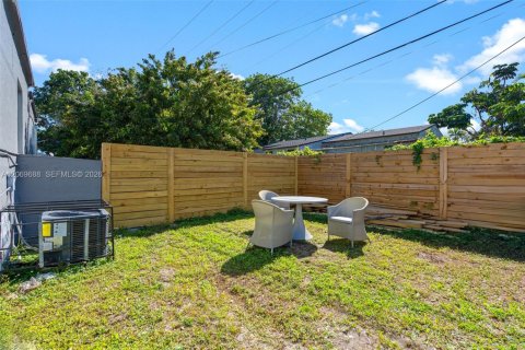 Villa ou maison à vendre à Miami, Floride: 3 chambres, 96.62 m2 № 2293970 - photo 20