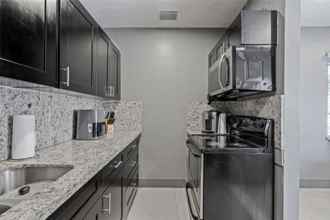 Villa ou maison à vendre à Miami, Floride: 3 chambres, 96.62 m2 № 2293970 - photo 14
