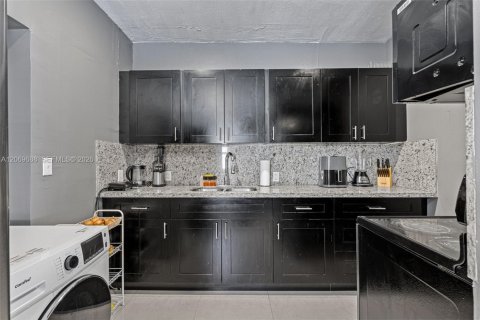 Villa ou maison à vendre à Miami, Floride: 3 chambres, 96.62 m2 № 2293970 - photo 13