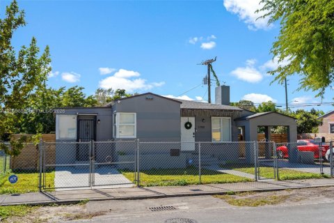 Villa ou maison à Miami, Floride 3 chambres, 96.62 m2 № 2293970