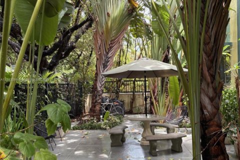 Condo in Miami Beach, Florida, 1 bedroom  № 1931708 - photo 9