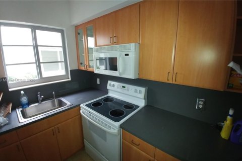 Condo in Miami Beach, Florida, 1 bedroom  № 1931708 - photo 6
