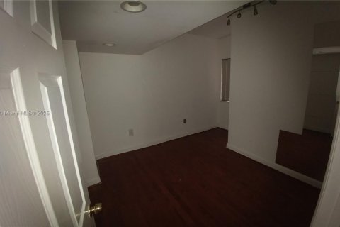 Condo in Miami Beach, Florida, 1 bedroom  № 1931708 - photo 3