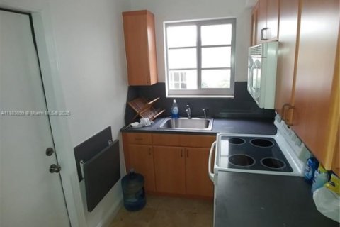 Condo in Miami Beach, Florida, 1 bedroom  № 1931708 - photo 5