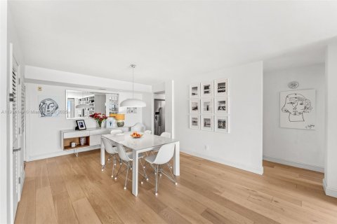 Condo in Cocoa Beach, Florida, 2 bedrooms  № 1972995 - photo 13