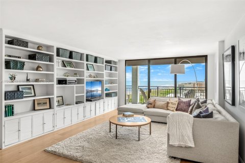 Condo in Cocoa Beach, Florida, 2 bedrooms  № 1972995 - photo 9