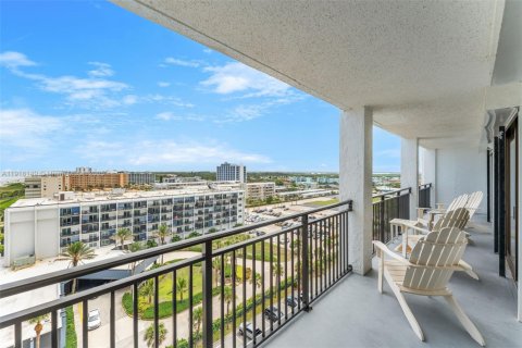 Condo in Cocoa Beach, Florida, 2 bedrooms  № 1972995 - photo 29