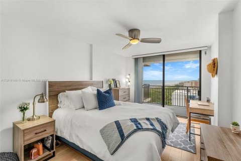 Condo in Cocoa Beach, Florida, 2 bedrooms  № 1972995 - photo 24