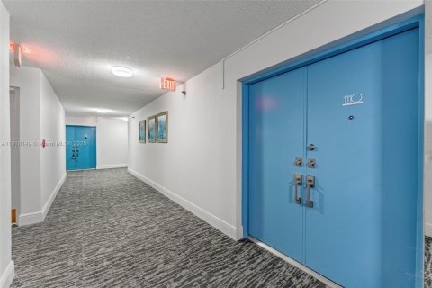 Condo in Cocoa Beach, Florida, 2 bedrooms  № 1972995 - photo 5