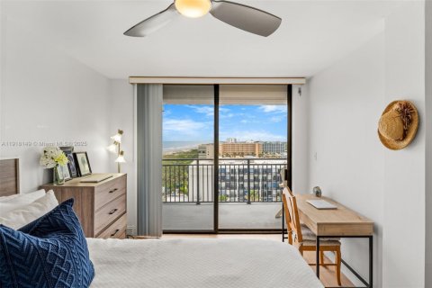 Condo in Cocoa Beach, Florida, 2 bedrooms  № 1972995 - photo 26