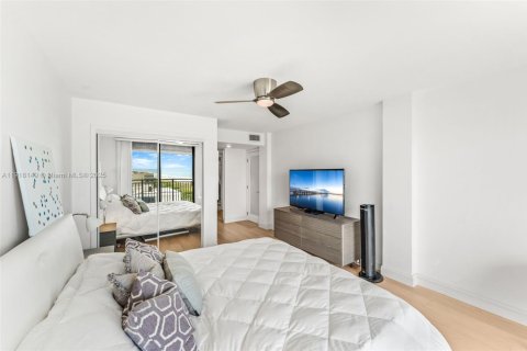 Condo in Cocoa Beach, Florida, 2 bedrooms  № 1972995 - photo 20