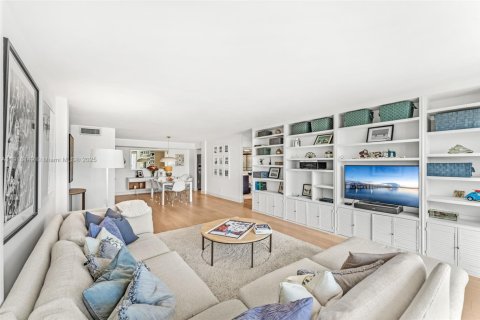 Condo in Cocoa Beach, Florida, 2 bedrooms  № 1972995 - photo 11