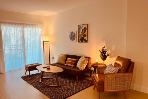 Condominio en alquiler en Miami, Florida, 1 dormitorio, 69.68 m2 № 1928523 - foto 1