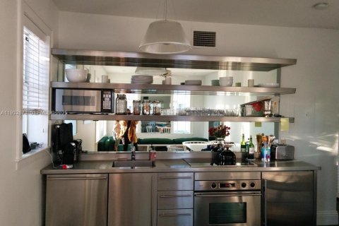 Condo in Miami Beach, Florida, 2 bedrooms  № 1991582 - photo 5