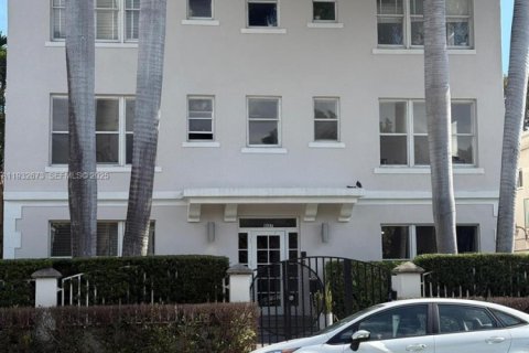 Condo in Miami Beach, Florida, 2 bedrooms  № 1991582 - photo 1