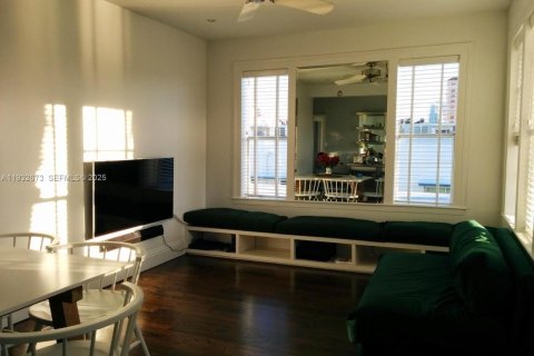 Condo in Miami Beach, Florida, 2 bedrooms  № 1991582 - photo 3