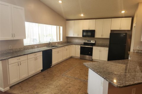 House in Apopka, Florida 3 bedrooms, 173.63 sq.m. № 1804965 - photo 3