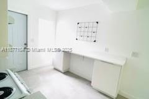 Villa ou maison à louer à North Miami, Floride: 1 chambre, 65.03 m2 № 1923860 - photo 7