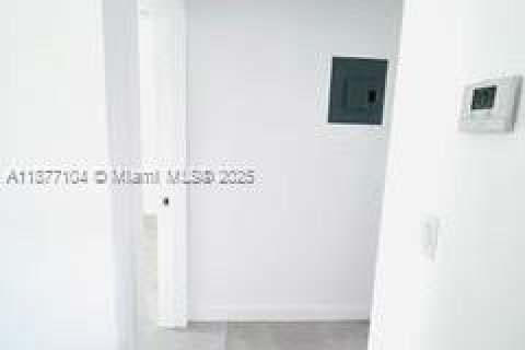 Villa ou maison à louer à North Miami, Floride: 1 chambre, 65.03 m2 № 1923860 - photo 8