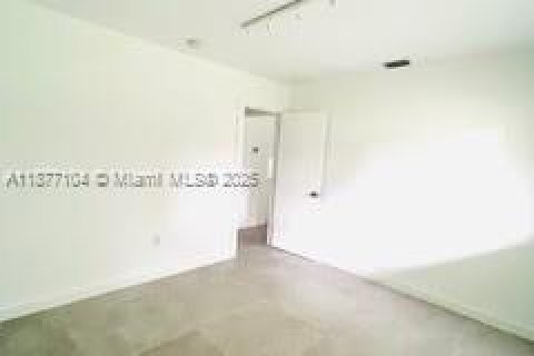 Villa ou maison à louer à North Miami, Floride: 1 chambre, 65.03 m2 № 1923860 - photo 12