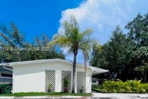 Villa ou maison à louer à North Miami, Floride: 1 chambre, 65.03 m2 № 1923860 - photo 4