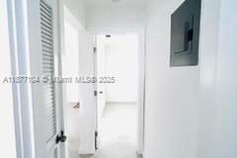 Villa ou maison à louer à North Miami, Floride: 1 chambre, 65.03 m2 № 1923860 - photo 10