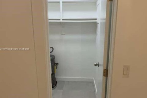 Villa ou maison à louer à North Miami, Floride: 1 chambre, 65.03 m2 № 1923860 - photo 14