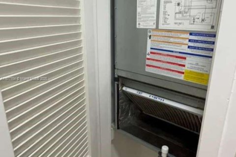 Villa ou maison à louer à North Miami, Floride: 1 chambre, 65.03 m2 № 1923860 - photo 16