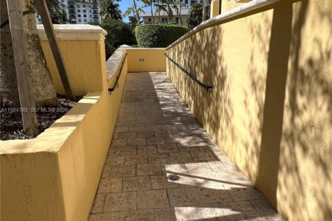 Apartamento en alquiler en Coral Gables, Florida, 2 dormitorios, 104.79 m2 № 2058738 - foto 8