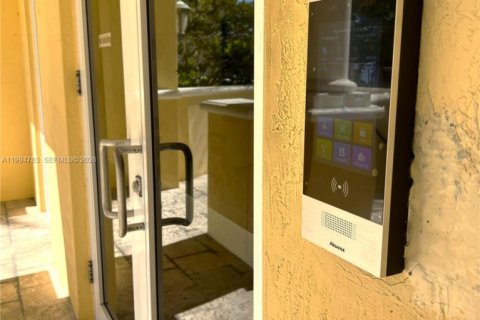 Apartamento en alquiler en Coral Gables, Florida, 2 dormitorios, 104.79 m2 № 2058738 - foto 10