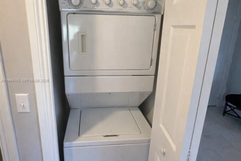 Apartamento en alquiler en Coral Gables, Florida, 2 dormitorios, 104.79 m2 № 2058738 - foto 30