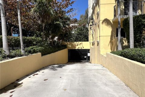 Apartamento en alquiler en Coral Gables, Florida, 2 dormitorios, 104.79 m2 № 2058738 - foto 11