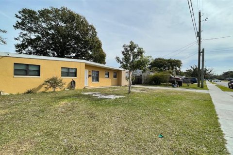 House in Orlando, Florida 4 bedrooms, 104.79 sq.m. № 1893576 - photo 2