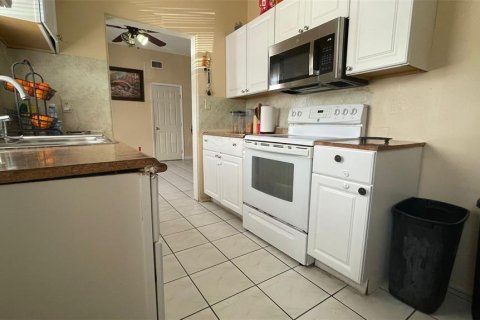 House in Orlando, Florida 4 bedrooms, 104.79 sq.m. № 1893576 - photo 6